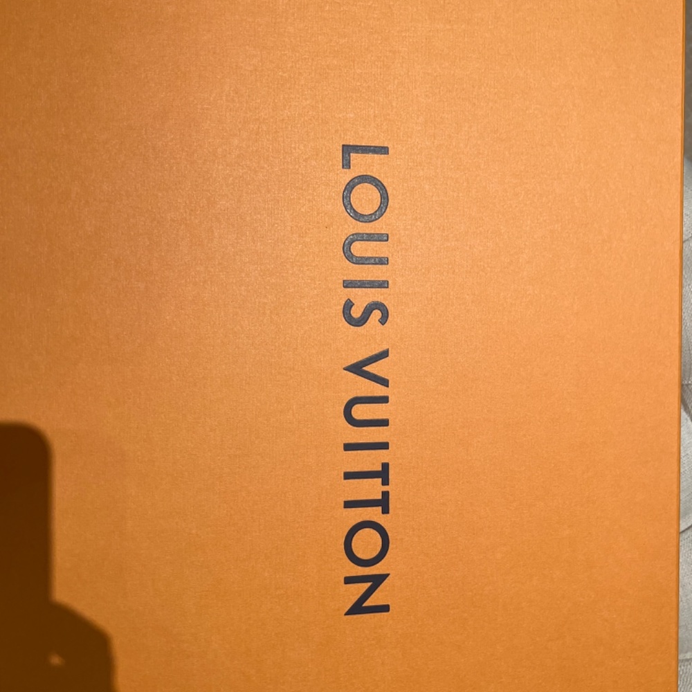 Louis Vuitton - Picture 6 of 6
